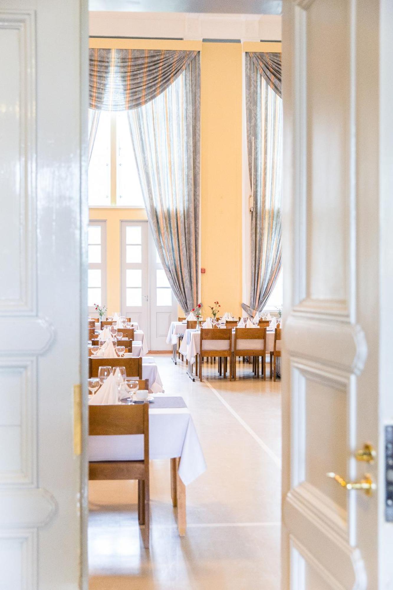 Hotelli-Ravintola Maentaen Klubi Мянття Экстерьер фото